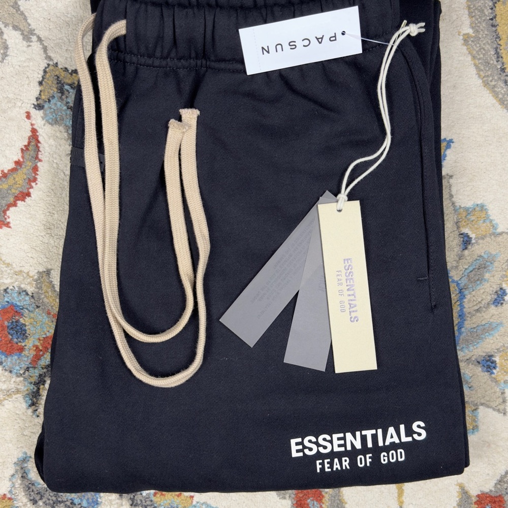 Essentials Fear of God Sweatpants – Black – Size L – Brand New with Tags